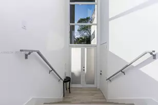 2875 SW 33rd Ct, Miami, FL 33133 - Photo 9