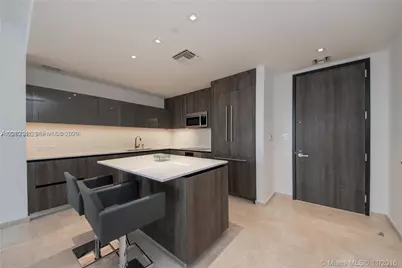 88 SW 7th St #2605, Miami, FL 33130 - Photo 7