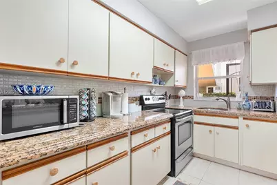 160 NE 8th Ave #1A, Hallandale Beach, FL 33009 - Photo 9