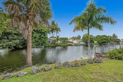 10711 SW 70th St, Miami, FL 33173 - Photo 23