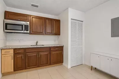 10711 SW 70th St, Miami, FL 33173 - Photo 17