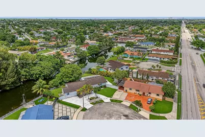 10711 SW 70th St, Miami, FL 33173 - Photo 35