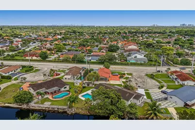 10711 SW 70th St, Miami, FL 33173 - Photo 37