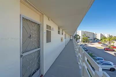 3010 Marcos Dr #R308, Aventura, FL 33160 - Photo 3