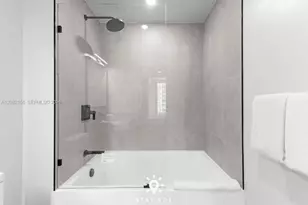 121 NE 5th St, Miami, FL 33132 - Photo 25