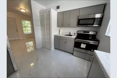 752 NW 4th St #5, Miami, FL 33128 - Photo 5