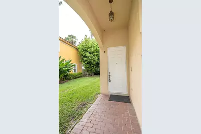 7670 NW 113th Path, Doral, FL 33178 - Photo 9