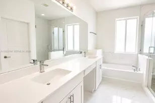 17514 SW 149th Pl, Miami, FL 33187 - Photo 9