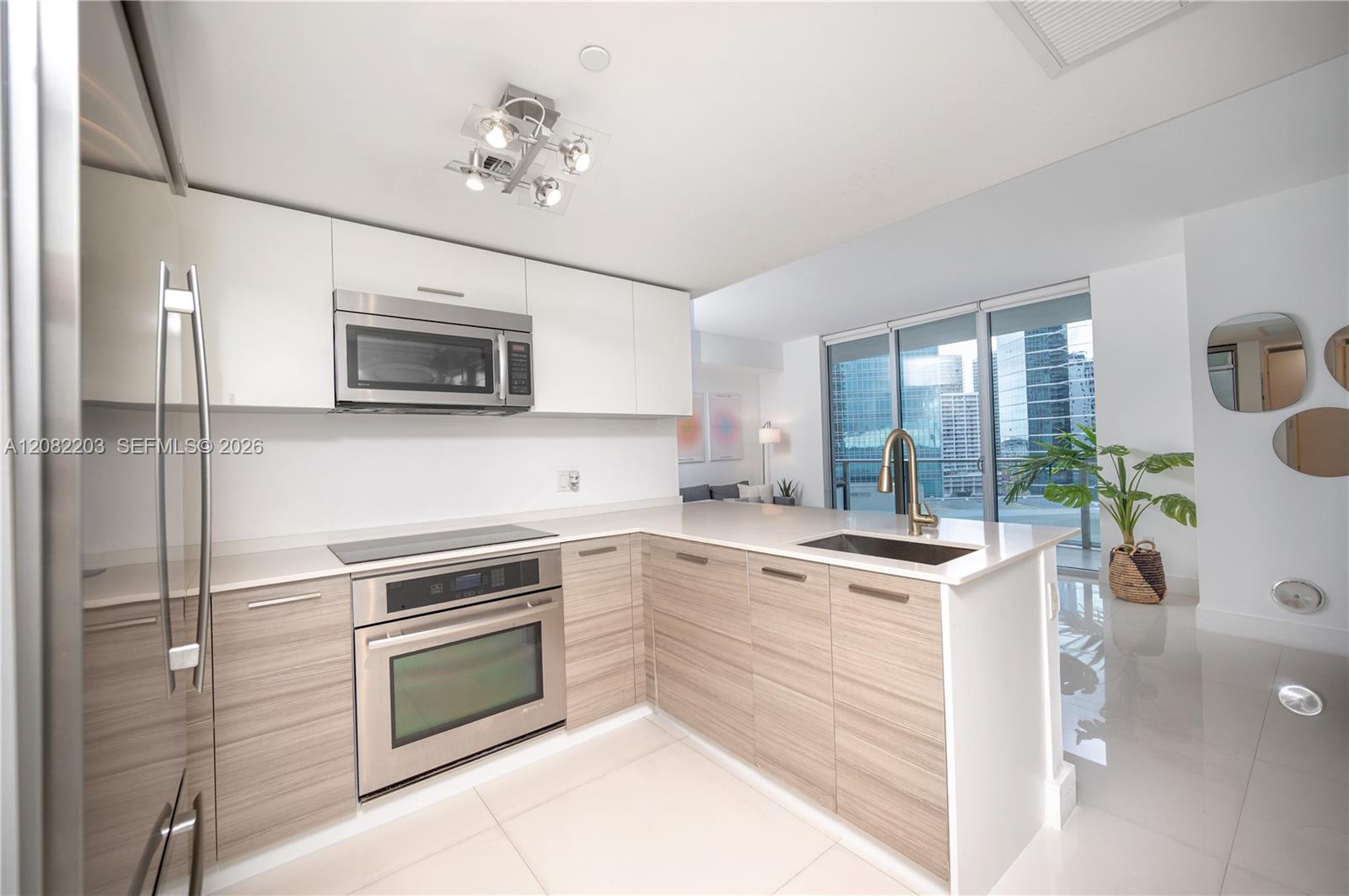 1300 Brickell Bay Dr #1601 - 1300 Brickell Bay Dr #1601, Miami, FL 33131 Luxury Property | Jose Angel Pina
