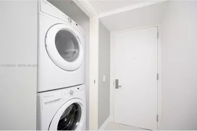 1300 Brickell Bay Dr #1601, Miami, FL 33131 - Photo 17