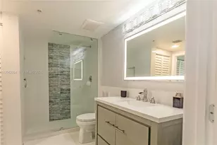 1750 N Bayshore Dr, Miami, FL 33132 - Photo 23