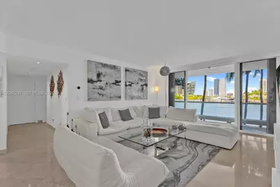 7000 Island Blvd #L105, Aventura, FL 33160 - Photo 3