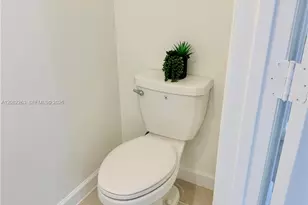 124 SE 10th Ct, Homestead, FL 33034 - Photo 11
