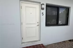 600 SW 10th St, Miami, FL 33130 - Photo 11