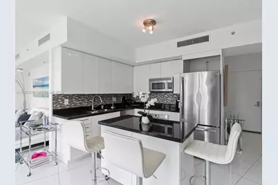 92 SW 3rd St #3501, Miami, FL 33130 - Photo 5