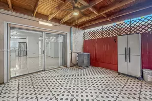 8055 NW 8th St, Miami, FL 33126 - Photo 15