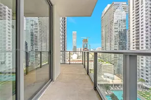 11 NE 6th St, Miami, FL 33132 - Photo 9