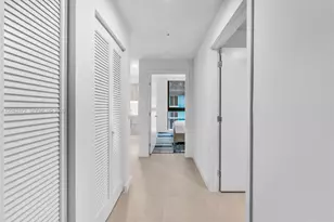 11 NE 6th St, Miami, FL 33132 - Photo 23