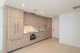 77 SE 5th St, Miami, FL 33131 - Photo 11