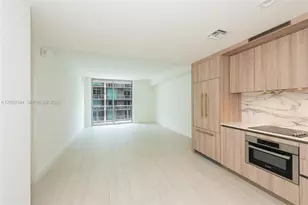 77 SE 5th St, Miami, FL 33131 - Photo 7