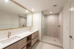 77 SE 5th St, Miami, FL 33131 - Photo 21