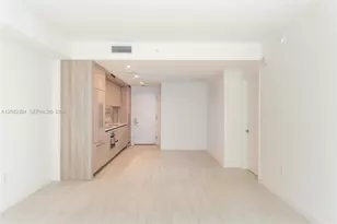 77 SE 5th St, Miami, FL 33131 - Photo 9