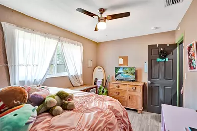 1124 NW 16th St, Fort Lauderdale, FL 33311 - Photo 11