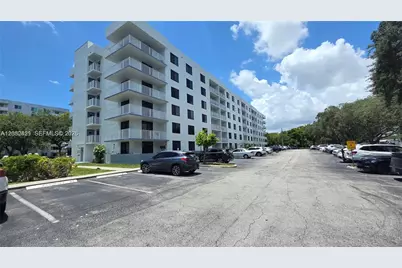 901 Hillcrest Dr #215, Hollywood, FL 33021 - Photo 1
