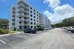 901 Hillcrest Dr, Hollywood, FL 33021 - Photo 1