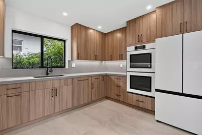 1215 NE 110th St, Miami, FL 33161 - Photo 13