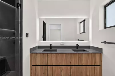 1215 NE 110th St, Miami, FL 33161 - Photo 21