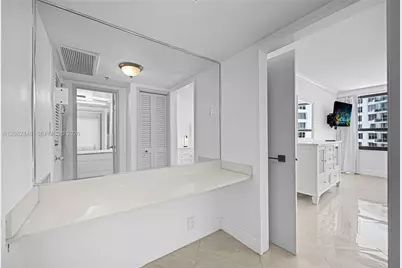5225 Collins Ave #1015, Miami Beach, FL 33140 - Photo 9