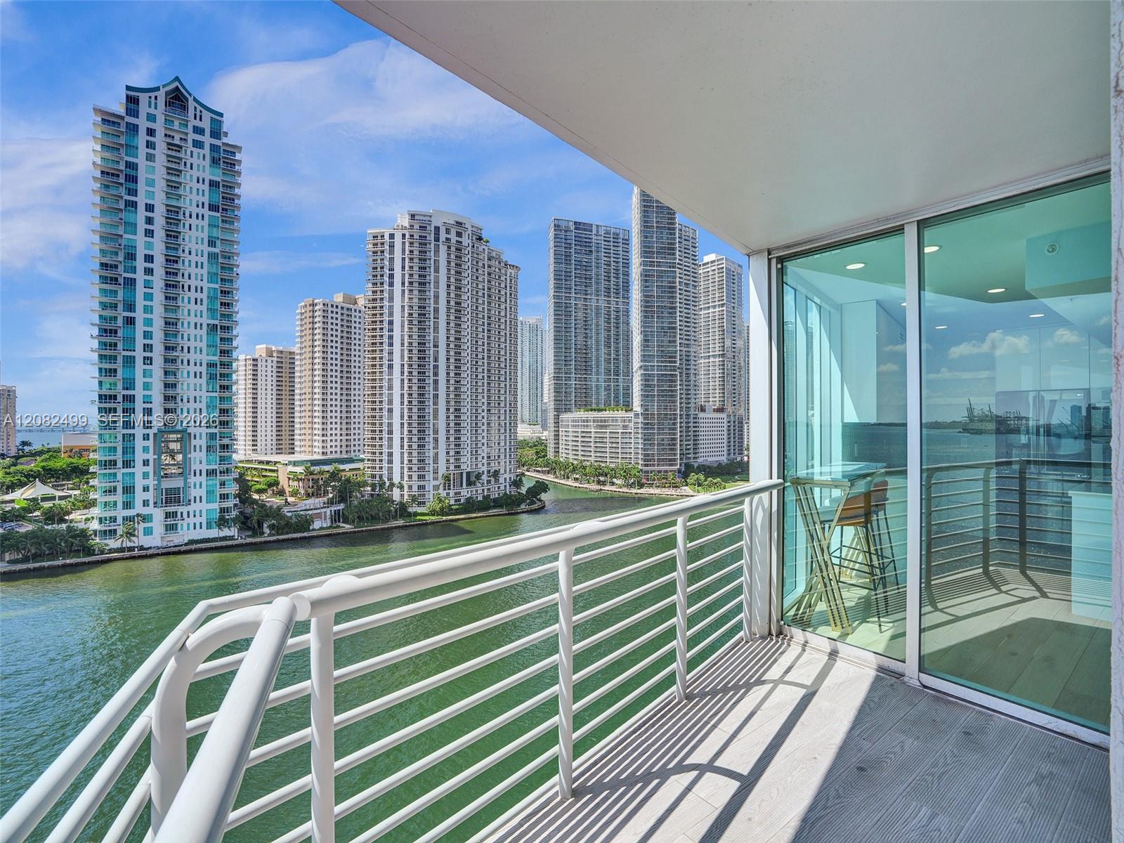 325 S Biscayne Blvd #1423 - 325 S Biscayne Blvd #1423, Miami, FL 33131 Luxury Property | Jose Angel Pina