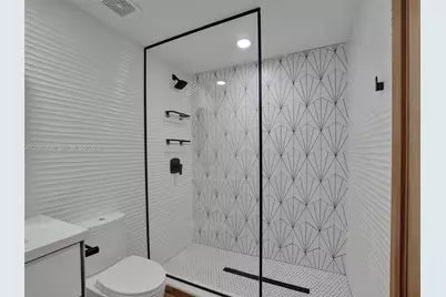 325 S Biscayne Blvd #1423, Miami, FL 33131 - Photo 13