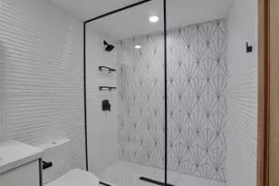 325 S Biscayne Blvd, Miami, FL 33131 - Photo 13
