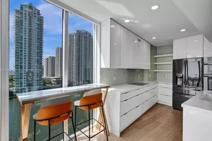 325 S Biscayne Blvd, Miami, FL 33131 - Photo 3