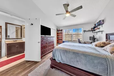 12152 SW 4th St, Pembroke Pines, FL 33025 - Photo 15