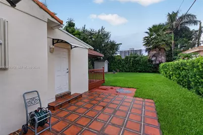 1590 NE 110th St, Miami, FL 33161 - Photo 27