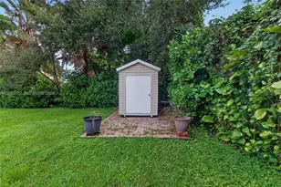 1590 NE 110th St, Miami, FL 33161 - Photo 37