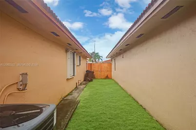 7627 W 34th Ct, Hialeah, FL 33018 - Photo 19