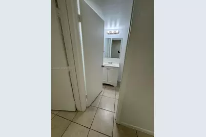 2401 Van Buren St #APT 18, Hollywood, FL 33020 - Photo 9