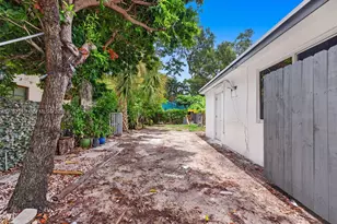 1541 SW 32nd Ct, Fort Lauderdale, FL 33315 - Photo 3