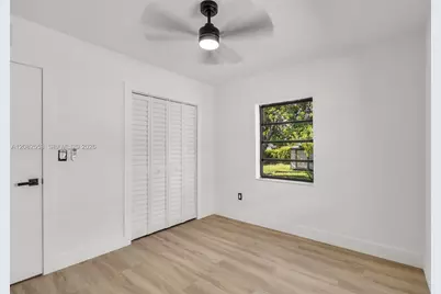 739 W 30th St, Hialeah, FL 33012 - Photo 11