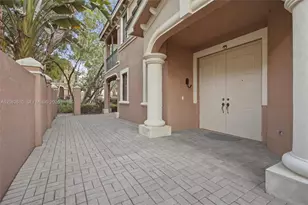 2890 Kinsington Cir, Weston, FL 33332 - Photo 3