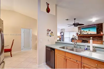 412 SW Sansom Ln, Port Saint Lucie, FL 34953 - Photo 17