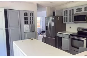 10151 SW 9th Ln, Pembroke Pines, FL 33025 - Photo 3