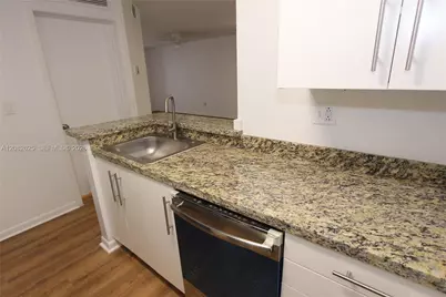 2881 N Oakland Forest Dr #206, Oakland Park, FL 33309 - Photo 5