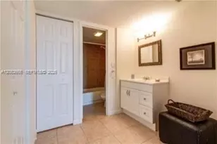 100 Bayview Dr, Sunny Isles Beach, FL 33160 - Photo 23