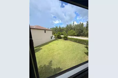 11388 W 34th Way, Hialeah, FL 33018 - Photo 15