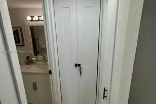 100 Bayview Dr, Sunny Isles Beach, FL 33160 - Photo 23